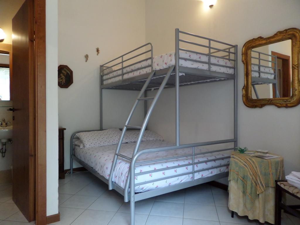 Villa Agriturismo Le Vergare Offagna Zimmer foto